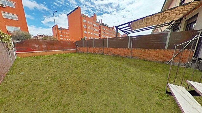 Casa en venta en Parla Este, Parla de 4 habitaciones