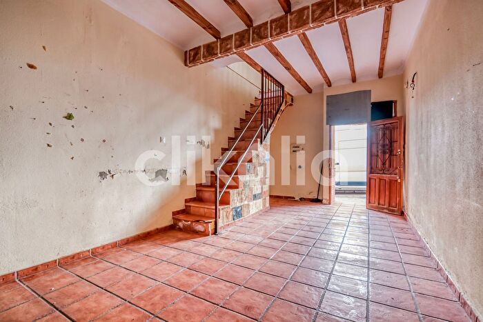 Casas en venta y pisos alquiler - 1
