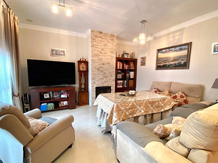 Casas en venta y pisos alquiler - 1