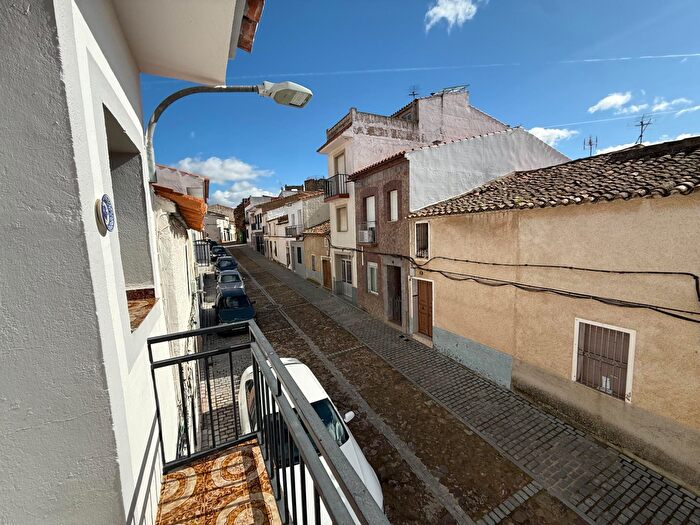 Casas en venta y pisos alquiler - 3