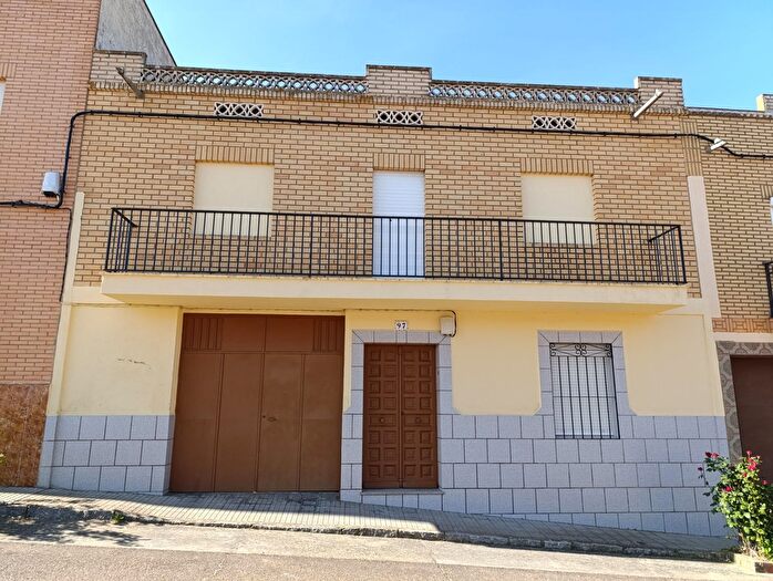 Casas en venta y pisos alquiler - 1