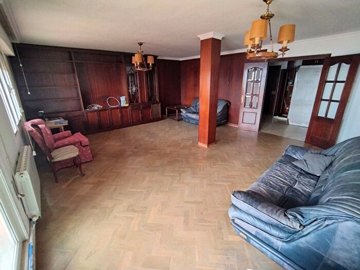 Casas en venta y pisos alquiler - 3