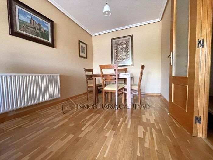 Casas en venta y pisos alquiler - 3