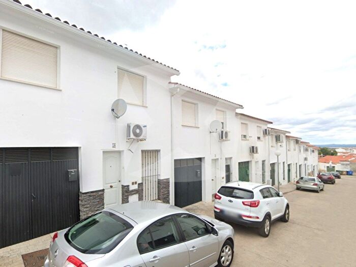Casa en venta en Alburquerque, Badajoz de 4 habitaciones