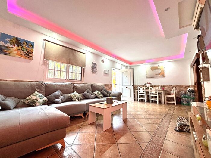 Casa en venta en La Granja La Colina Los Pastores, Algeciras de 5 habitaciones
