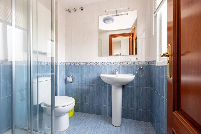 Casas en venta y pisos alquiler - 3