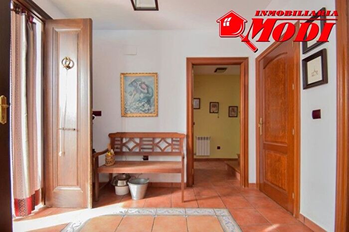 Casas en venta y pisos alquiler - 3