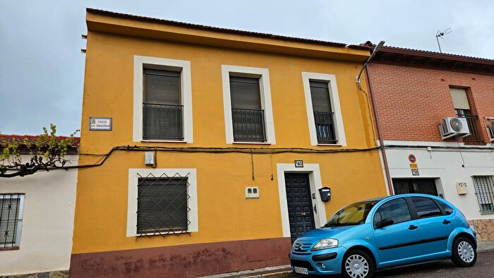 Casas en venta y pisos alquiler - 1