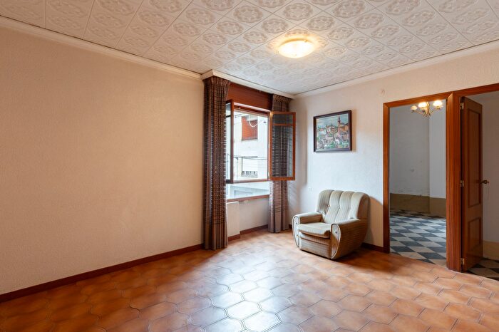 Casas en venta y pisos alquiler - 1