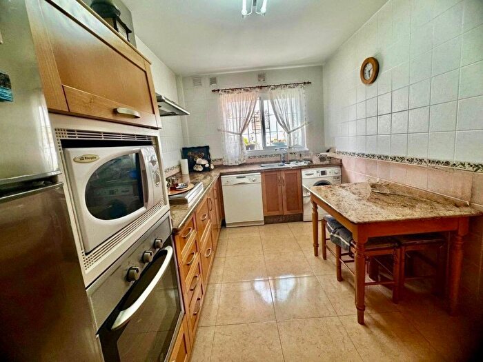 Casas en venta y pisos alquiler - 3
