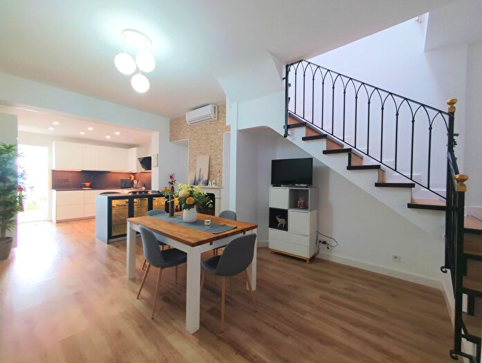 Casas en venta y pisos alquiler - 1