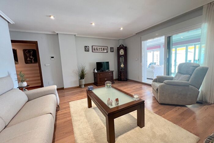 Casas en venta y pisos alquiler - 3