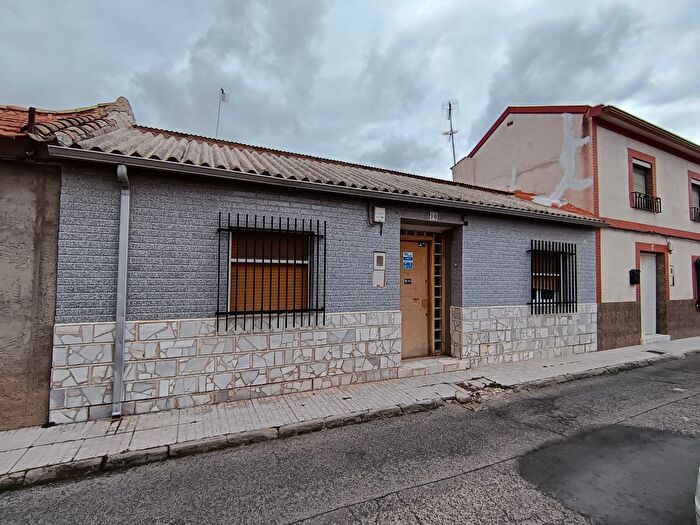 Casas en venta y pisos alquiler - 1