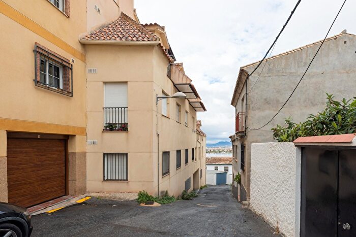Casas en venta y pisos alquiler - 3