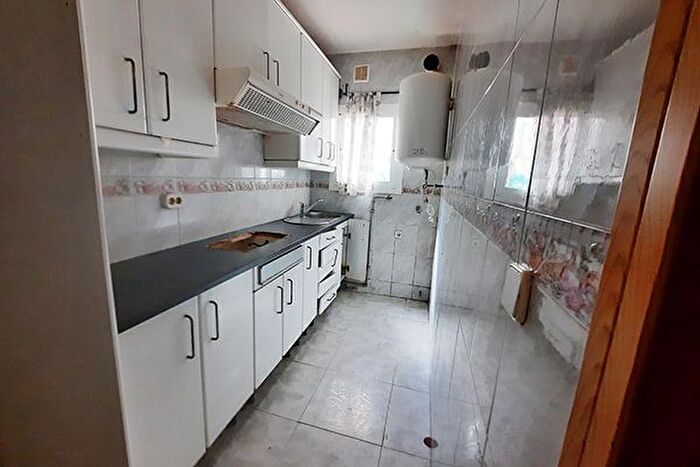 Casas en venta y pisos alquiler - 3