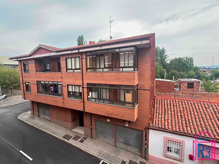 Casas en venta y pisos alquiler - 3