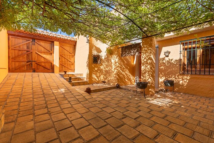 Casas en venta y pisos alquiler - 3