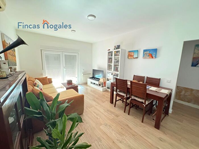 Casas en venta y pisos alquiler - 1