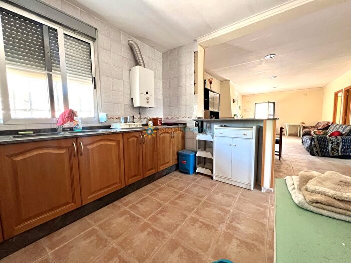 Casas en venta y pisos alquiler - 3