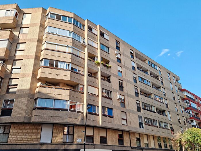 Casas en venta y pisos alquiler - 1