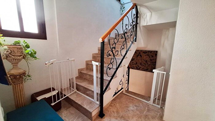 Casas en venta y pisos alquiler - 3