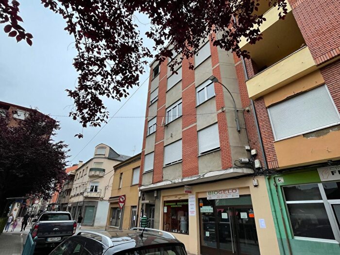 Casas en venta y pisos alquiler - 1