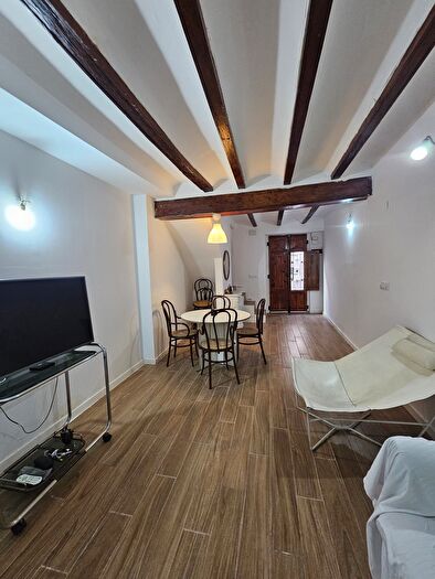 Casas en venta y pisos alquiler - 1