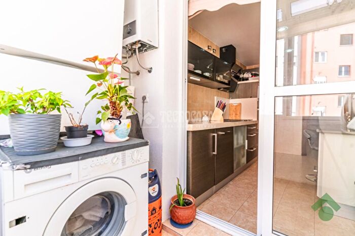 Casas en venta y pisos alquiler - 3