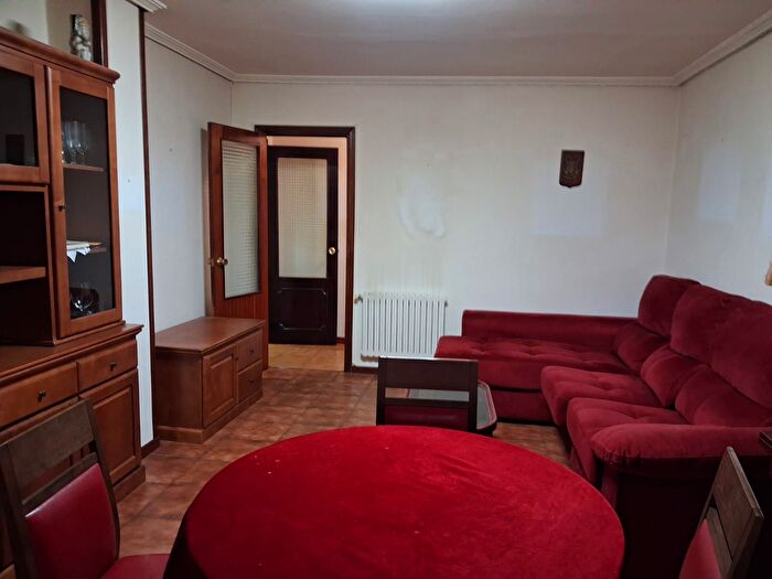 Casas en venta y pisos alquiler - 1