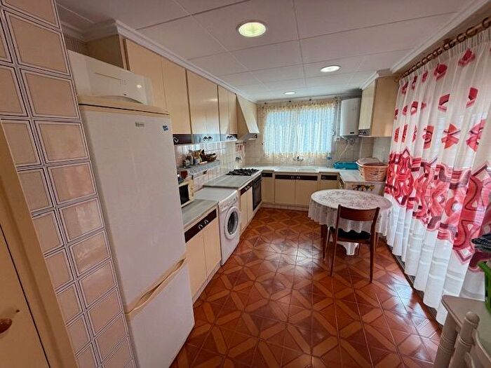 Casas en venta y pisos alquiler - 3
