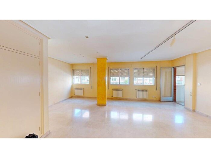 Casas en venta y pisos alquiler - 2