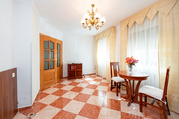 Casas en venta y pisos alquiler - 3