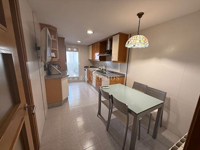 Piso en venta en Este, Parque Geólogo José Royo Gómez de 4 habitaciones
