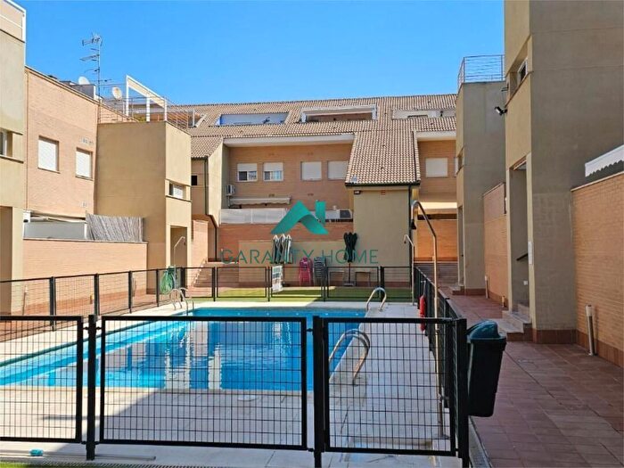 Casas en venta y pisos alquiler - 3