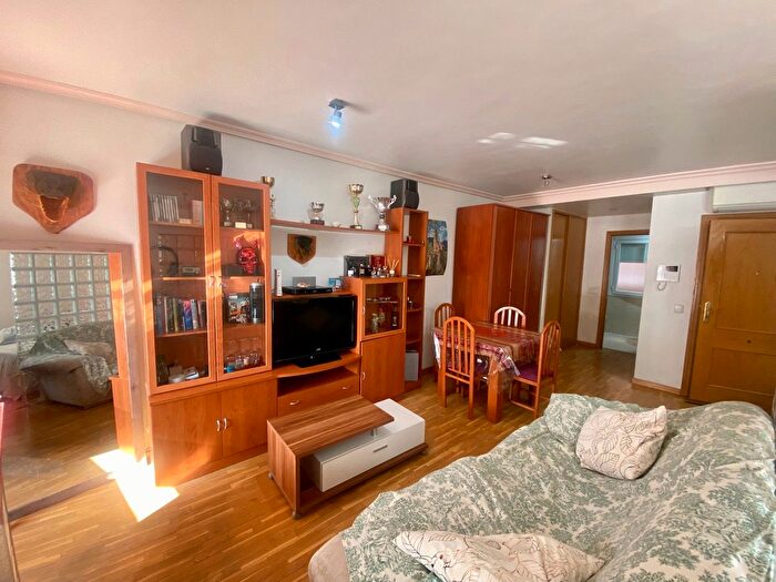 Casas en venta y pisos alquiler - 1