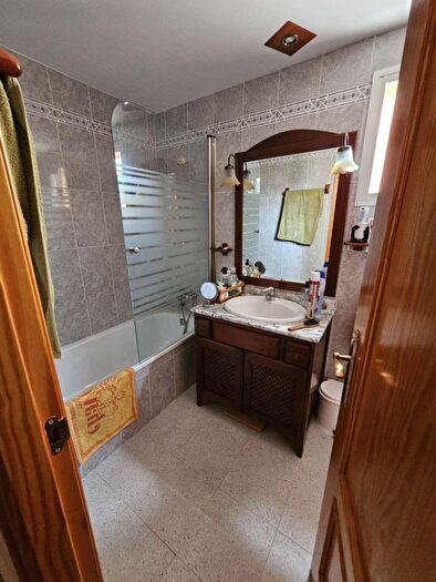 Casas en venta y pisos alquiler - 3
