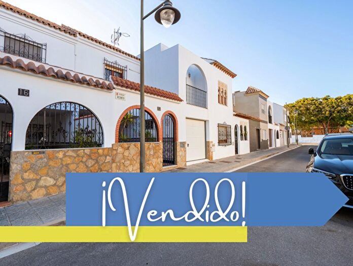 Casa en venta en Nueva Almería Cortijo Grande Vega de Acá, Almería Capital de 4 habitaciones