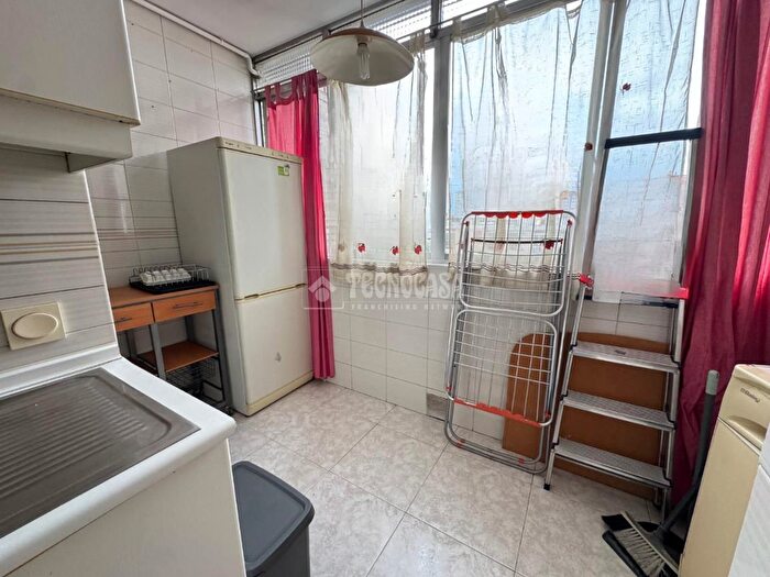 Casas en venta y pisos alquiler - 3