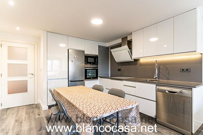 Casas en venta y pisos alquiler - 3