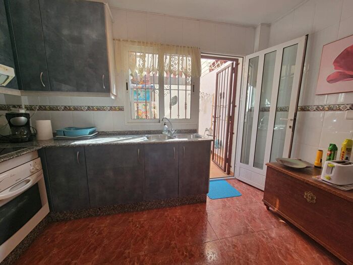 Casas en venta y pisos alquiler - 3