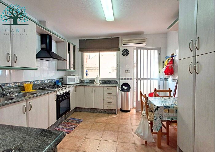 Casas en venta y pisos alquiler - 3
