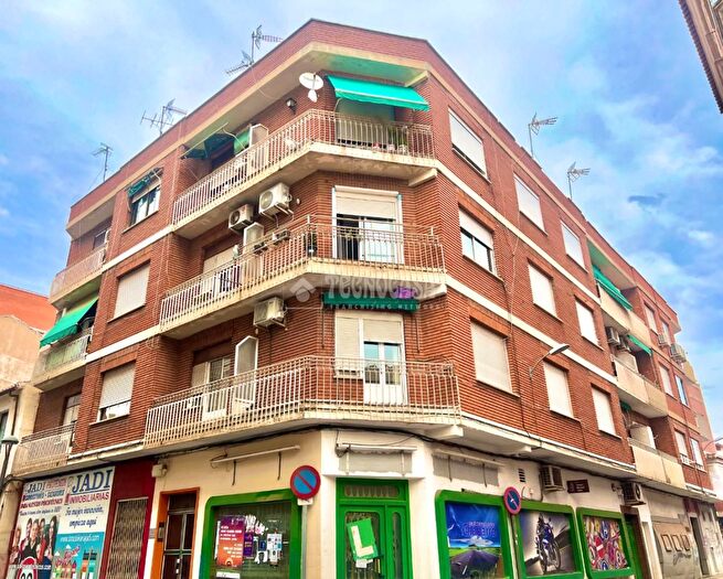 Casas en venta y pisos alquiler - 1