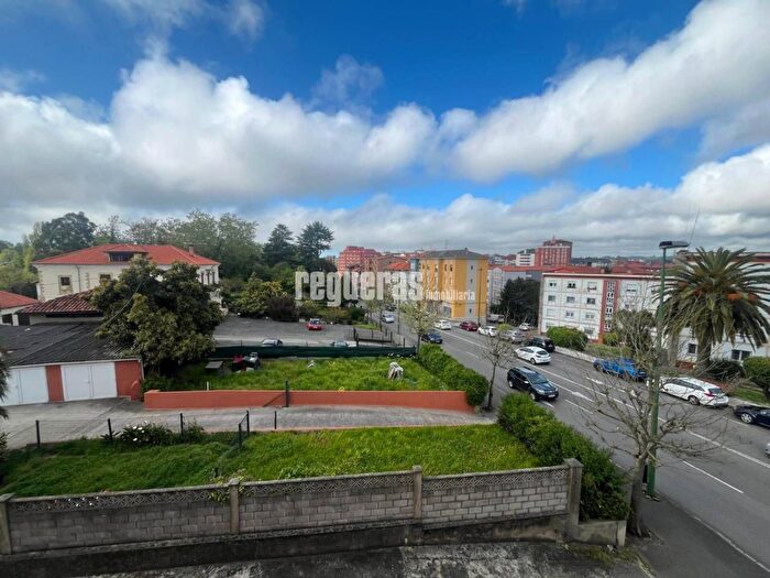 Piso en alquiler en El Carbayedo El Quirinal, Avilés de 2 habitaciones