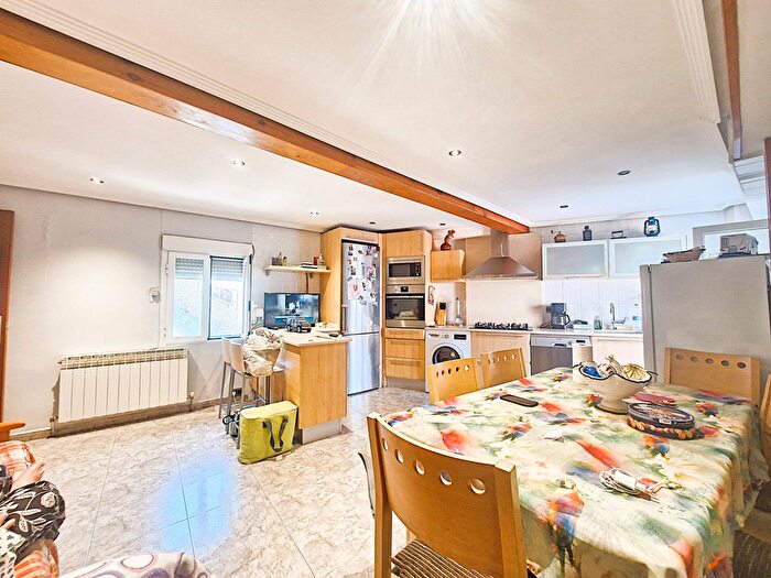 Casas en venta y pisos alquiler - 3