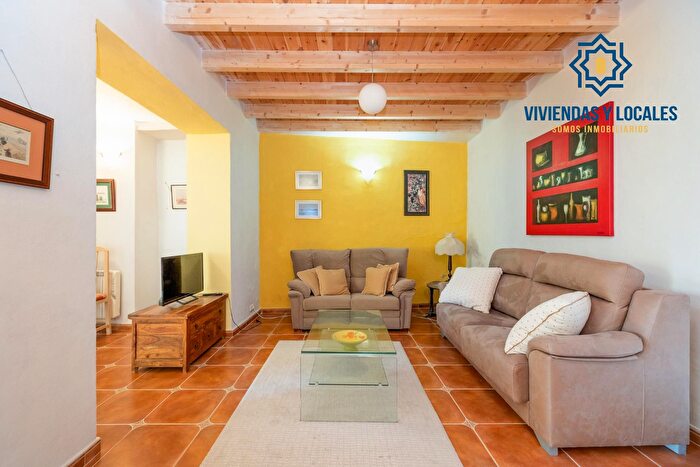 Casas en venta y pisos alquiler - 3