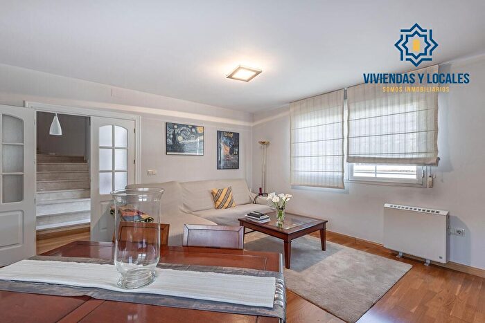 Casas en venta y pisos alquiler - 3