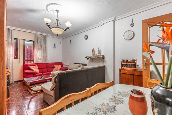 Casas en venta y pisos alquiler - 1