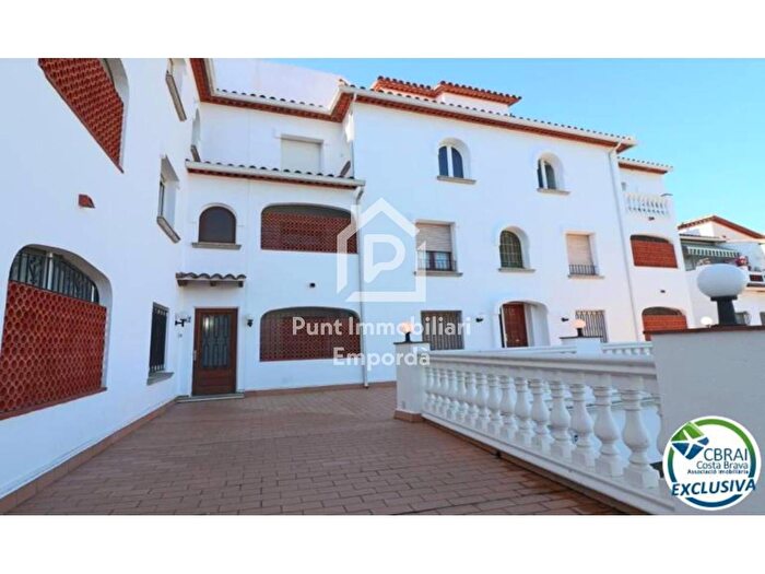 Casas en venta y pisos alquiler - 3