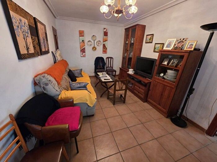 Casas en venta y pisos alquiler - 3