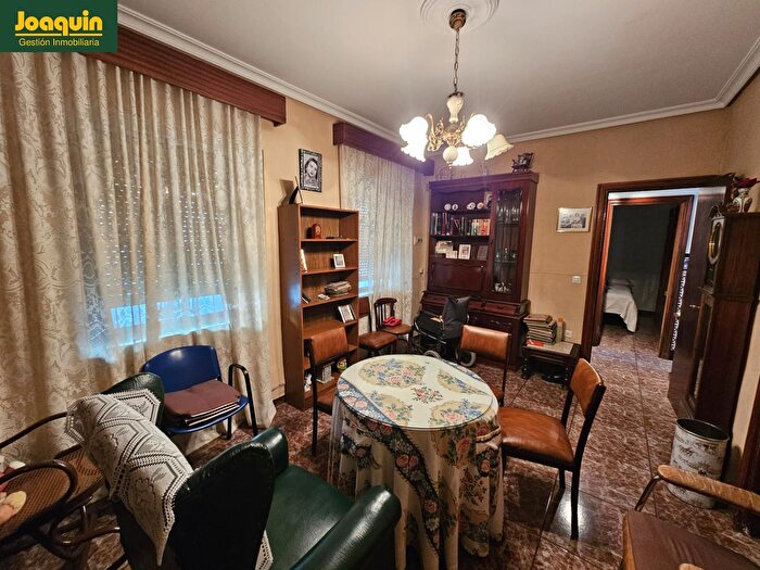Casas en venta y pisos alquiler - 3